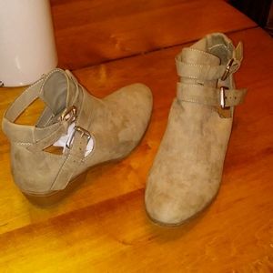 Francesca'a Booties (8.5)